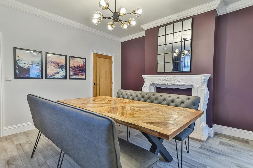 Luxury Spacious Pad With Games Room Sheffield Bagian luar foto