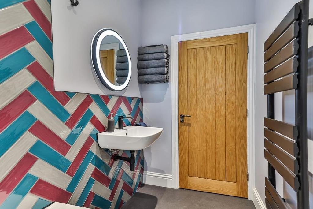 Luxury Spacious Pad With Games Room Sheffield Bagian luar foto