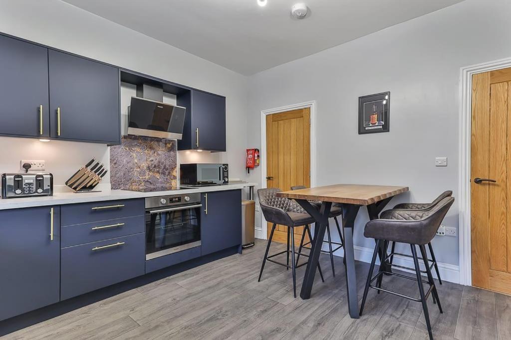 Luxury Spacious Pad With Games Room Sheffield Bagian luar foto