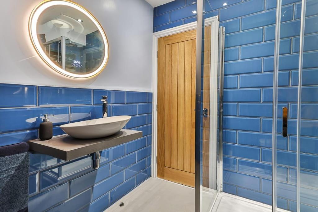 Luxury Spacious Pad With Games Room Sheffield Bagian luar foto