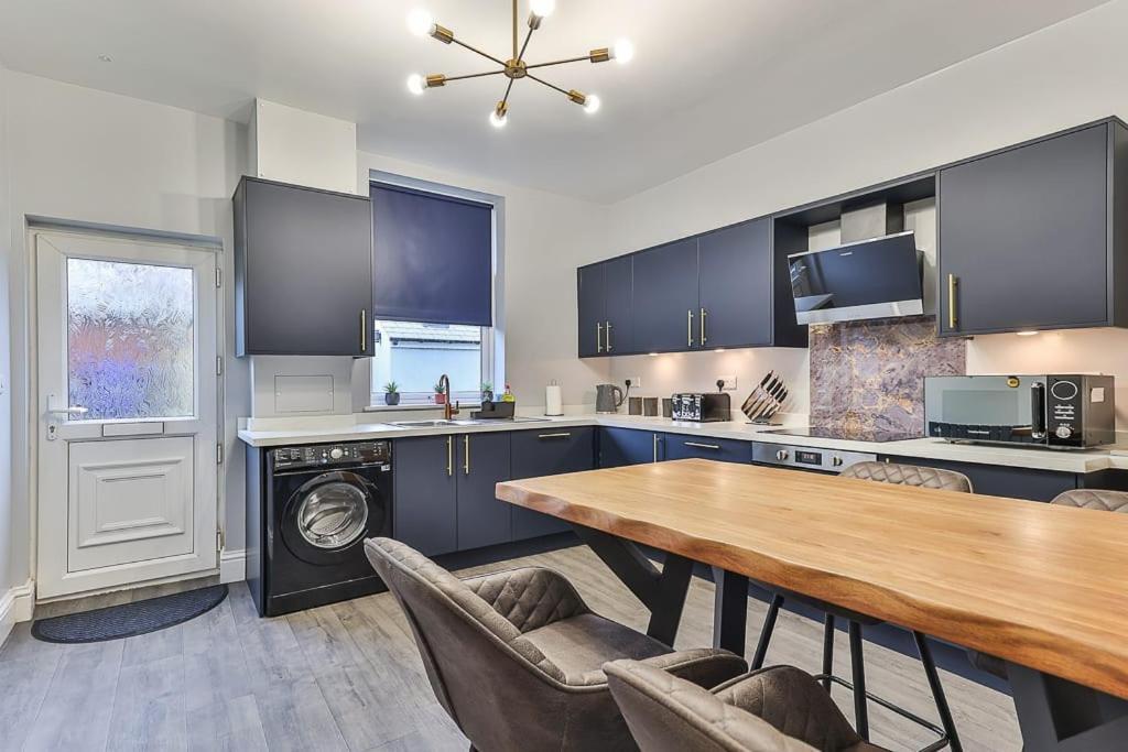 Luxury Spacious Pad With Games Room Sheffield Bagian luar foto