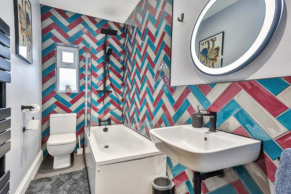 Luxury Spacious Pad With Games Room Sheffield Bagian luar foto