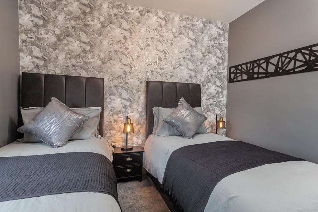 Luxury Spacious Pad With Games Room Sheffield Bagian luar foto